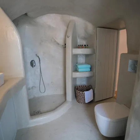 Villa Santorini-treasures Lavender Traditional *
