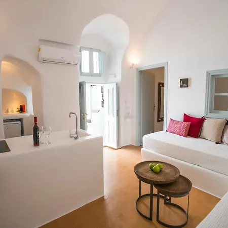 Villa Santorini-treasures Lavender Traditional